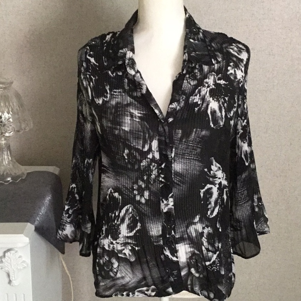 Sera Nade black and white open up the front blouse size XL